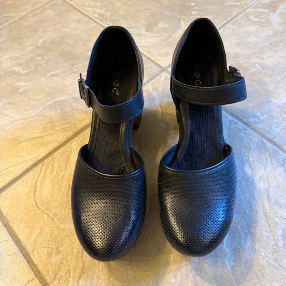 b.o.c. Black Textured Gia Clog